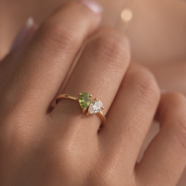 Demi Heart Ring, Bracelet and Necklace in gold with peridot and diamond pear-cut stones, worn on the hand, wrist and neck